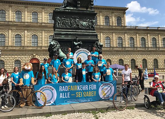 Vertreter:innen des Radentscheid Bayern auf der Auftakt-Pressekonferenz am 2. Juni in München