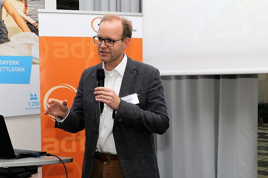 Dr. Bernd Rosenbusch beim 33. ADFC-Mittagsgespräch Dr. Bernd Rosenbusch beim 33. ADFC-Mittagsgespräch