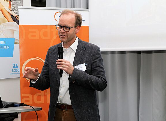 Dr. Bernd Rosenbusch beim 33. ADFC-Mittagsgespräch