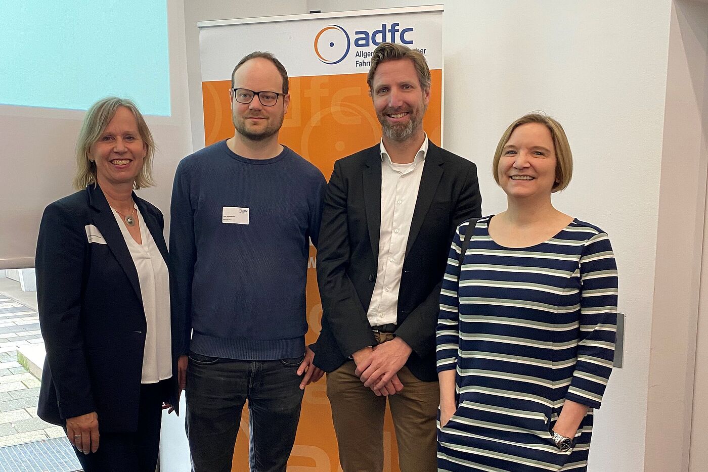 V.l.n.r.: Petra Husemann-Roew (ADFC Bayern), Jan Wittenbrink (Autor von "Das Fahrradbuch"), Marco te Brömmelstroet und Bernadette Felsch (ADFC Bayern)