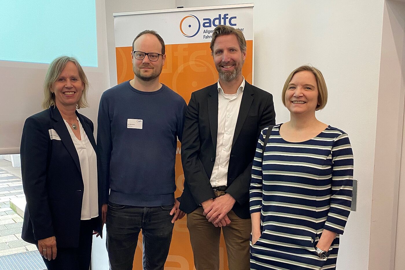 V.l.n.r.: Petra Husemann-Roew (ADFC Bayern), Jan Wittenbrink (Autor von "Das Fahrradbuch"), Marco te Brömmelstroet und Bernadette Felsch (ADFC Bayern)