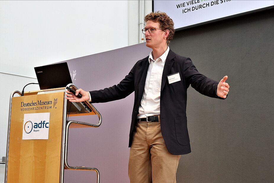James Thoem beim 34. ADFC-Mittagsgespräch