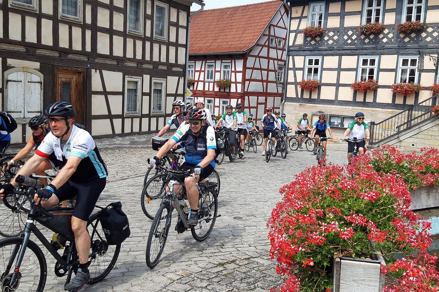 Kurzer Abstecher nach Thüringen - das Peloton in Ummerstadt