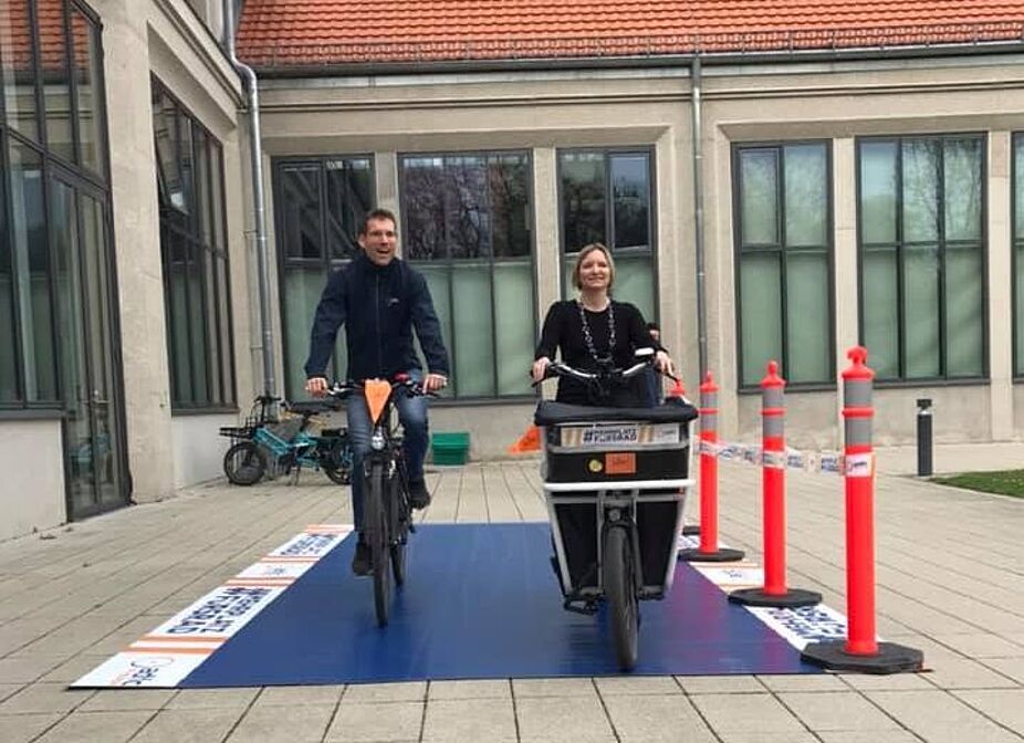 ADFC-Landesvorsitzende Bernadette Felsch und Andreas Groh (Vorstand ADFC München) bei der Pressekonferenz ADFC-Landesvorsitzende Bernadette Felsch und Andreas Groh (Vorstand ADFC München) bei der Pressekonferenz