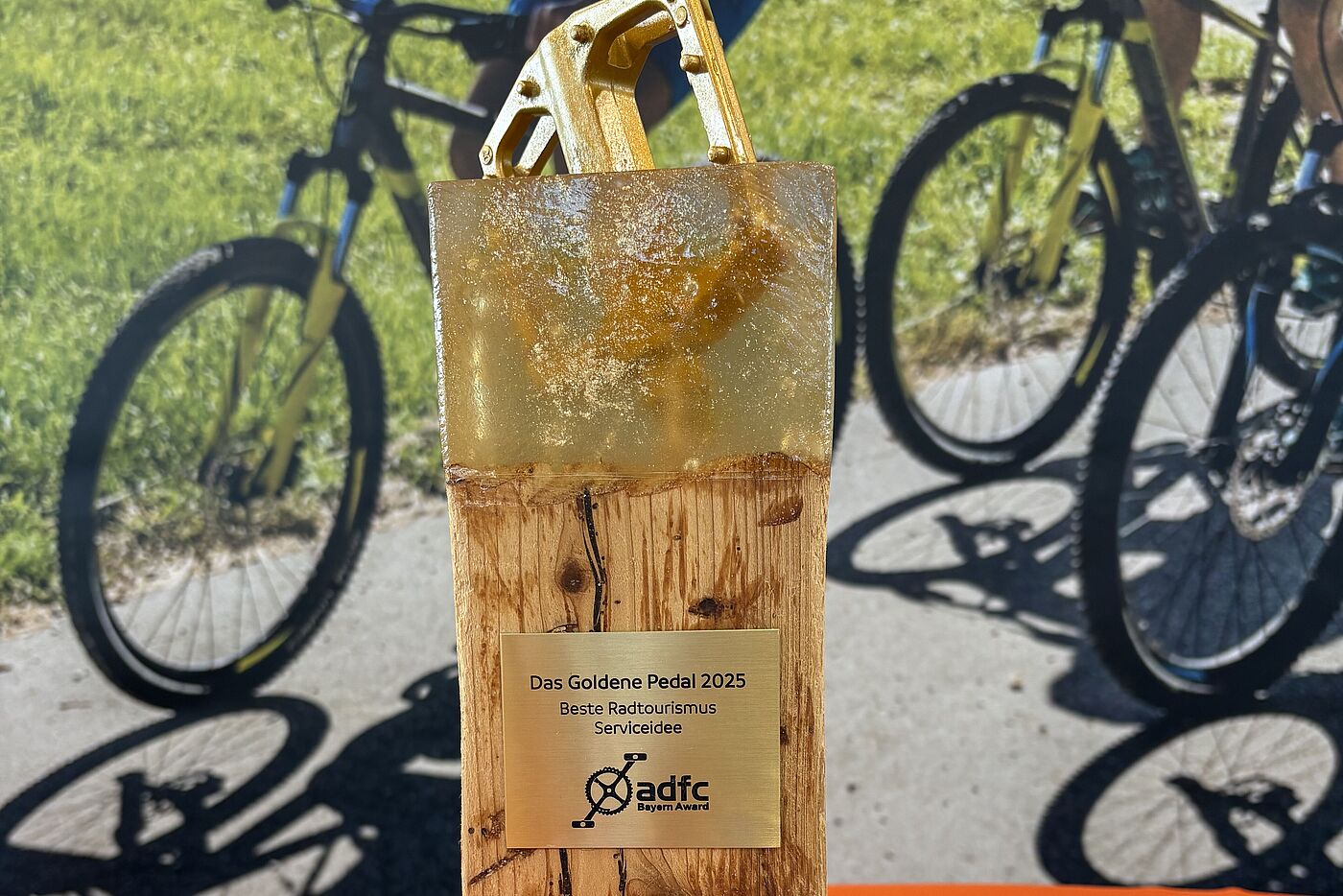 Die Trophäe für den Gewinner in der Kategorie „Beste Radtourismus Serviceidee“