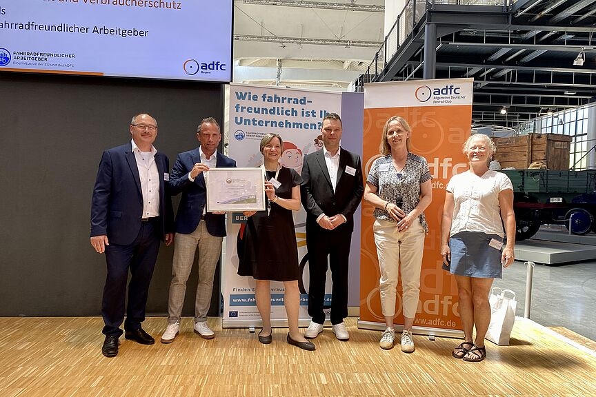 ADFC zeichnet Umweltministerium als Fahrradfreundlichen Arbeitgeber aus ADFC zeichnet Umweltministerium als Fahrradfreundlichen Arbeitgeber aus