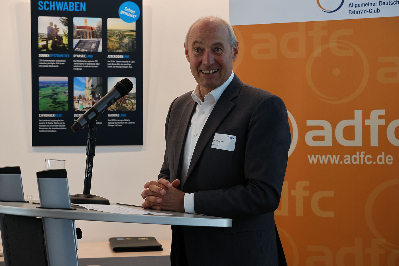Dr. Johann Niggl, Leiter der Abteilung Tourismus im Bayerischen Staatsministerium für Ernährung, Landwirtschaft, Forsten und Tourismus, zeichnete in seinem Vortrag ein lebendiges Bild von Bayern als vielseitiger und stark nachgefragter Radreisedestination