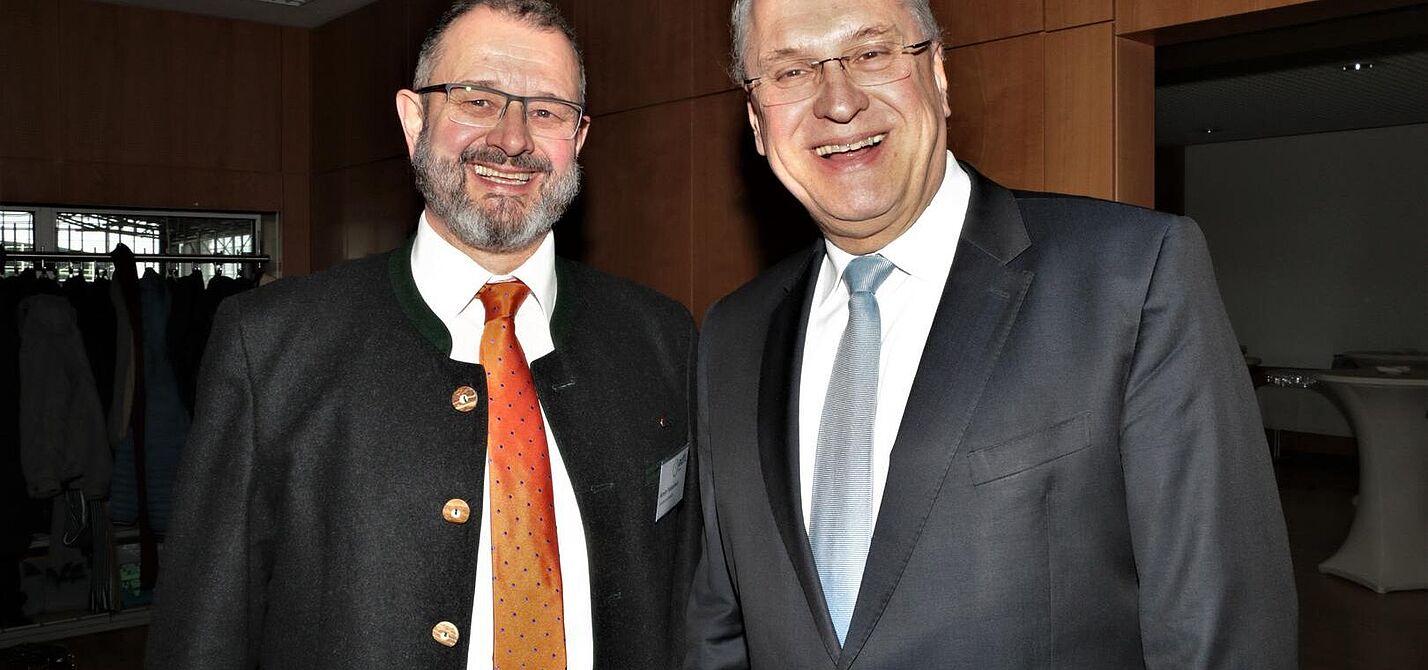 Armin Falkenhein (Landesvorsitzender ADFC Bayern) mit Staatsminister Joachim Herrmann 