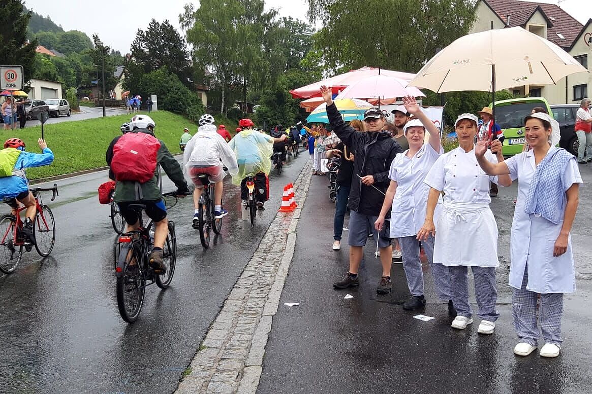 Trotz Regen ein warmer Empfang in Pommelsbrunn