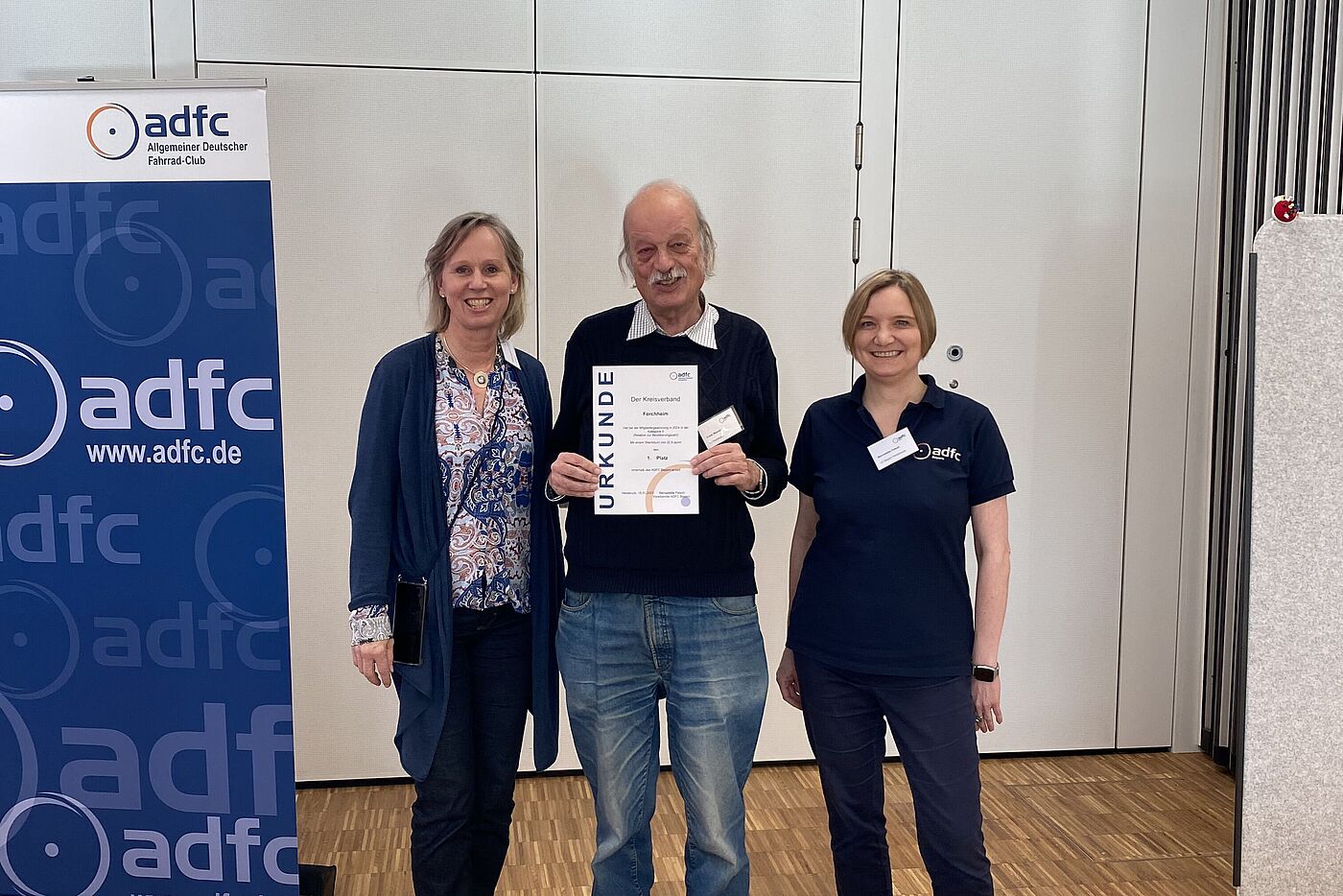 Der ADFC Forchheim bekam eine Urkunde und einen Gutschein für das stärkste Mitgliederwachstum pro 100.000 Einwohner:innen.