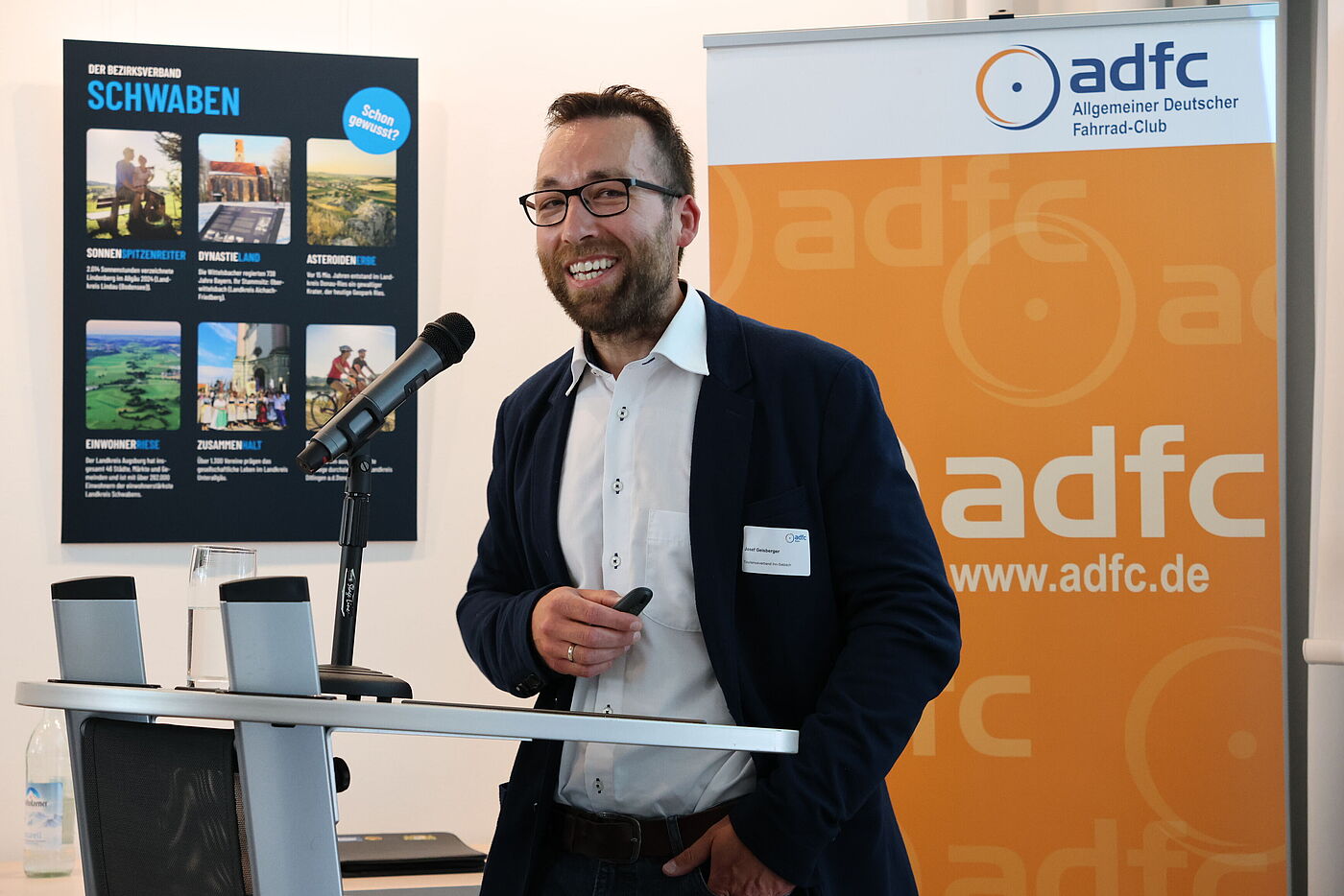 Josef Geisberger, Geschäftsführer und Projektmanager Rad beim Tourismusverband Inn-Salzach, schilderte eindrücklich, wie die beiden oberbayerischen Landkreise Mühldorf am Inn und Altötting in den vergangenen Jahren systematisch zu einer zertifizierten ADFC-RadReiseRegion entwickelt wurden