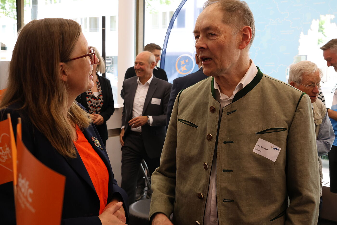 Eva Mahling im Gespräch mit Klaus Spielvogel vom Bay. Staatsministerium für Ernährung,   Landwirtschaft und Forsten