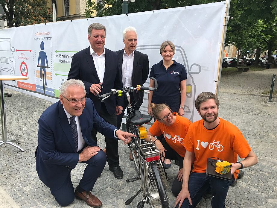 Gruppenbild Überholabstand
