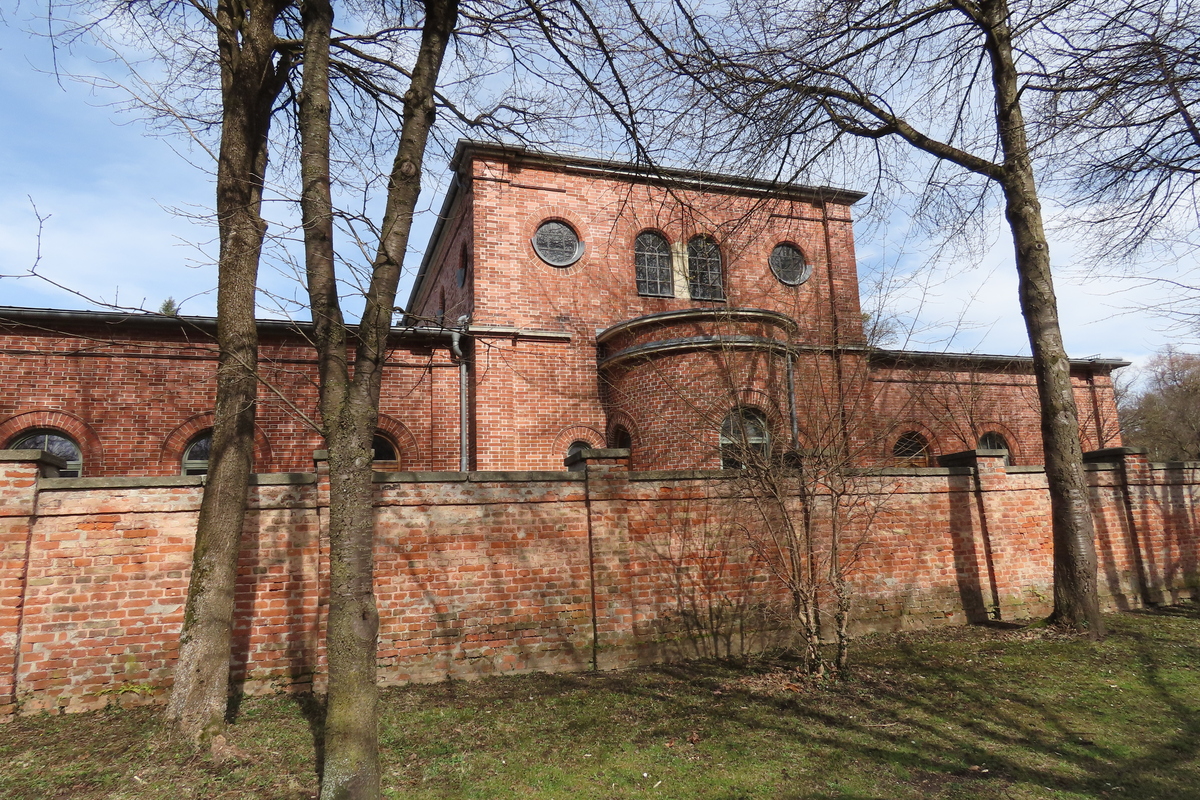 Bild 8 Friedhof