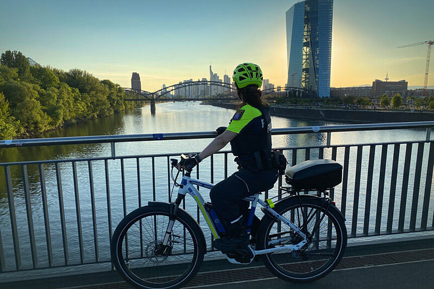 Fahrradstaffel Polizei Frankfurt am Main In Frankfurt am Main sind seit Februar 2020 Fahrradpolizist*innen unterwegs.
